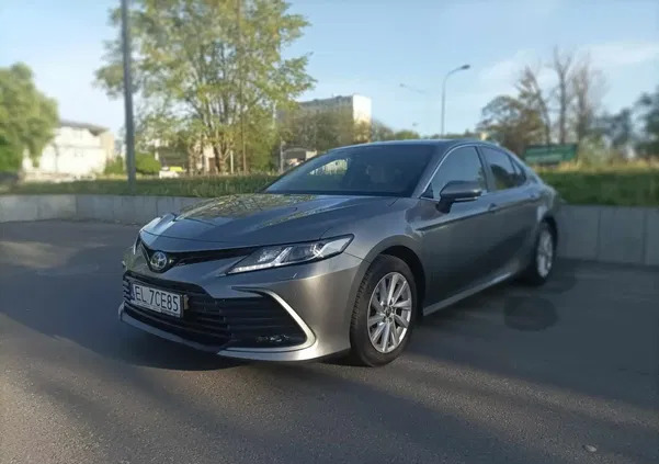 łódź Toyota Camry cena 125900 przebieg: 69500, rok produkcji 2021 z Łódź